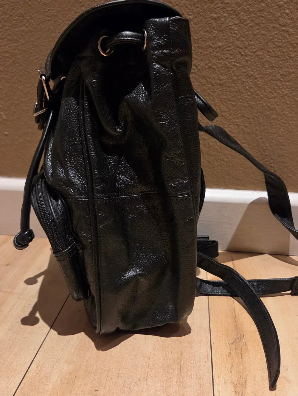 AmeriLeather Black Leather Drawstring Backpack